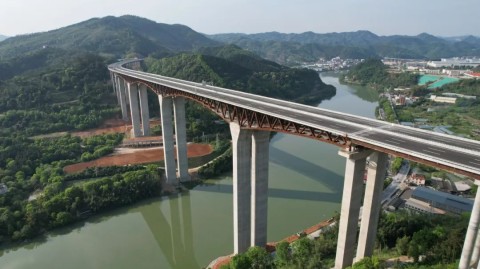 受够了通车不到10年伸缩缝就糟烂？岳阳这座连续梁桥用40年免维护设计打脸“重梁轻缝”